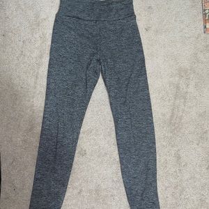 Grey soft and stretchy leggings. Very thick and very soft. Size M 7-9 Woman’s.